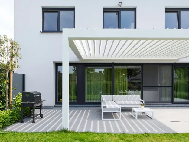 avantages et fonctionnement de la pergola bioclimatique à roanne - installation de pergola bioclimatique