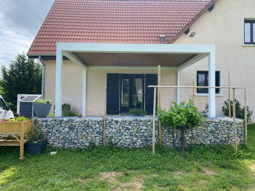 Pose de pergola autoportée à Roanne 42