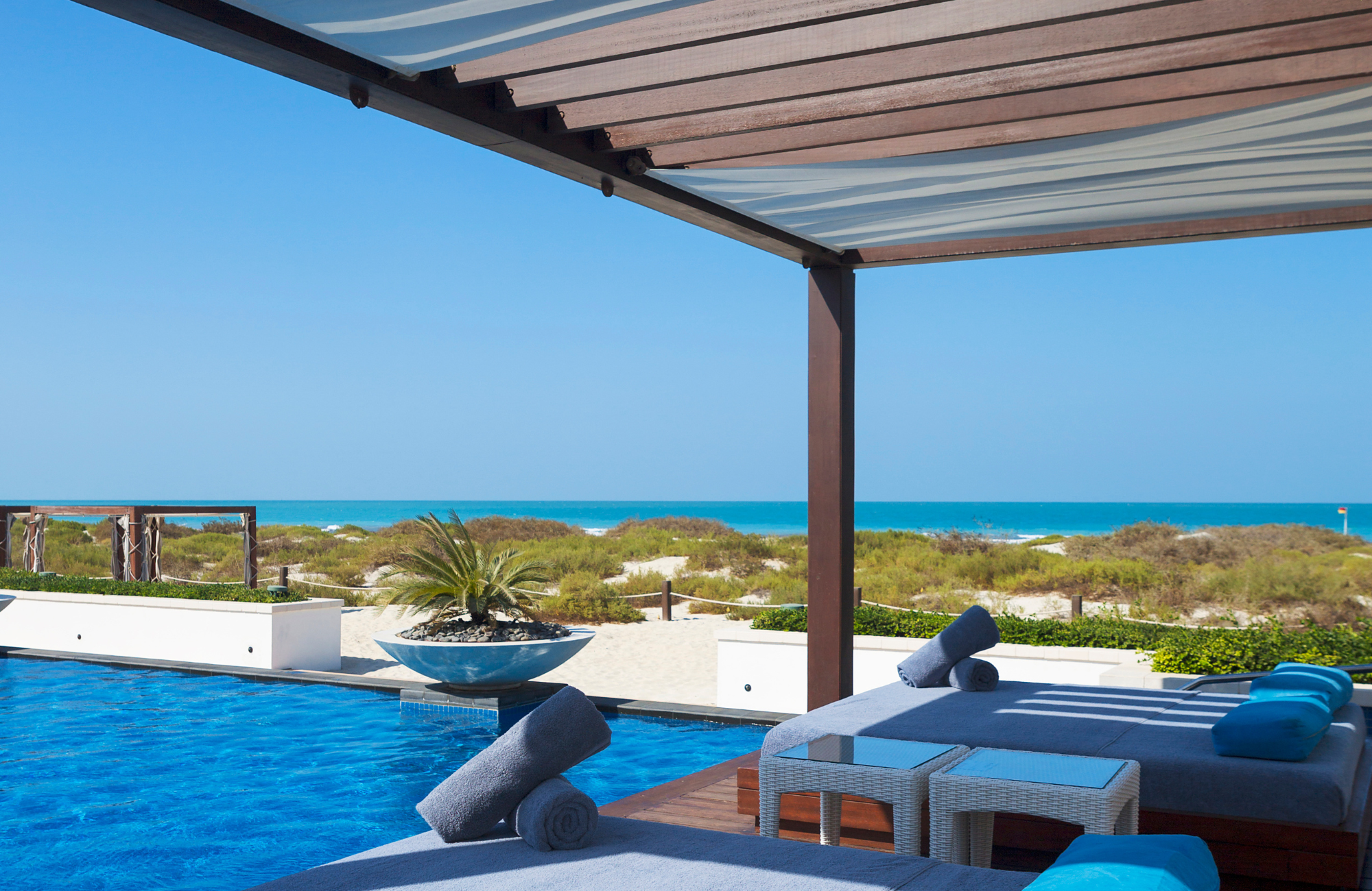 pergola hôtel - pergola bioclimatique hotel - pergola terrasse hotel
