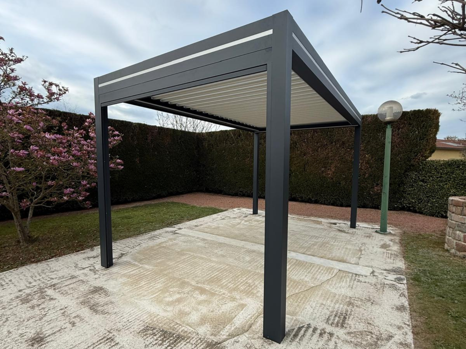Réalisation : Pergola bioclimatique à Commelle-Vernay (42)