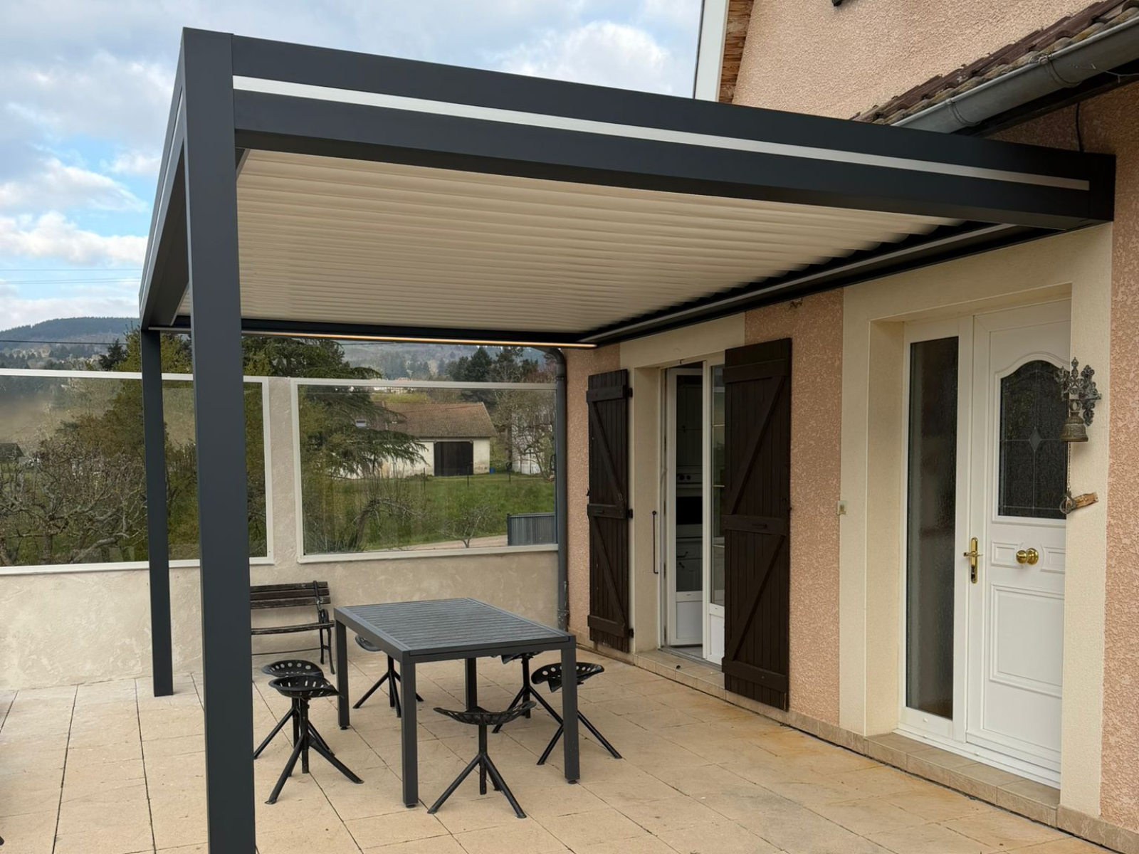 Réalisation : Pergola bioclimatique à Saint-Haon-le-Vieux (42)