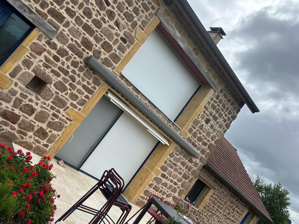 Réalisation : Installation d’un Store Banne à Charlieu